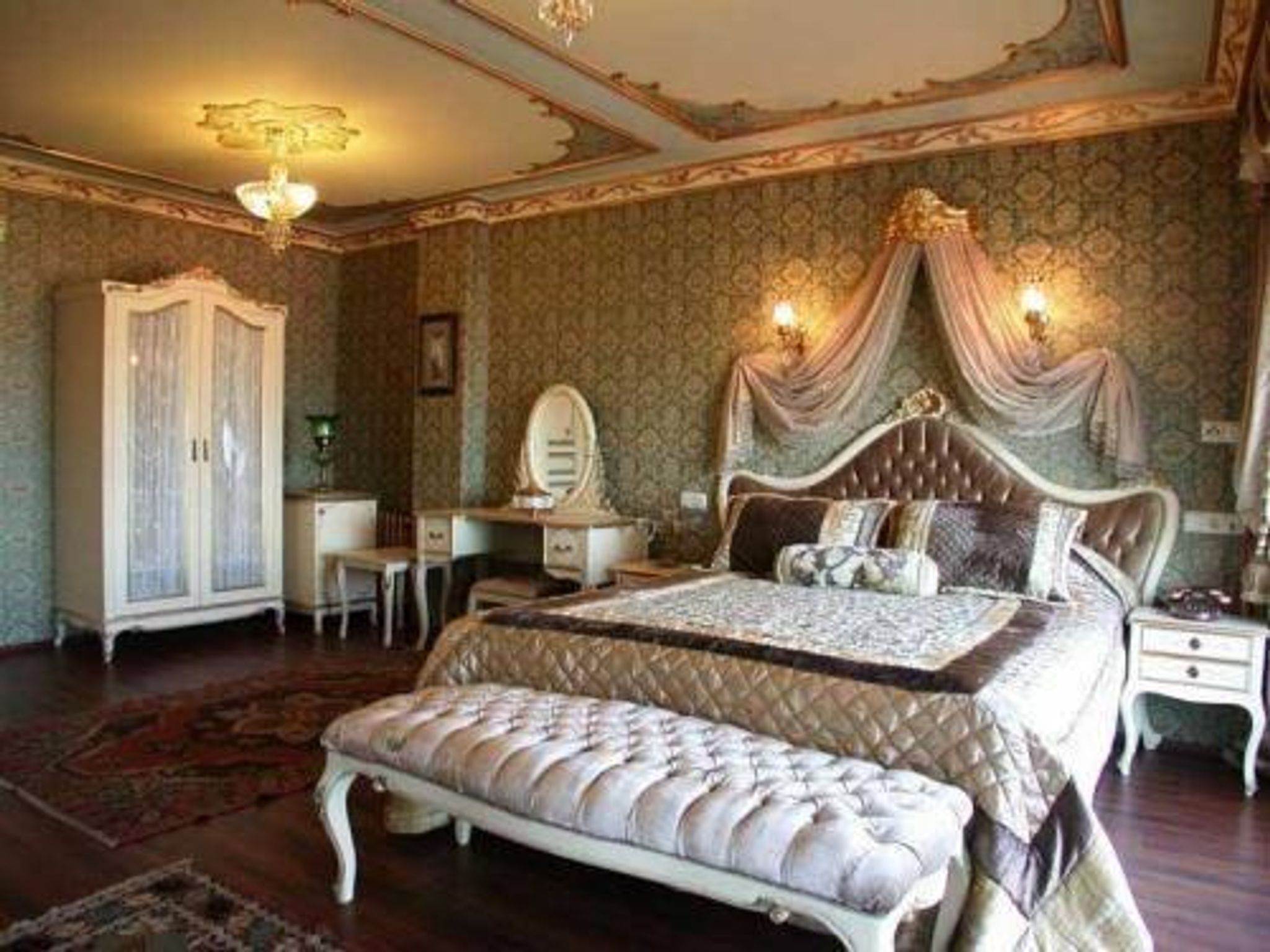 Dolmabahce Suite Room