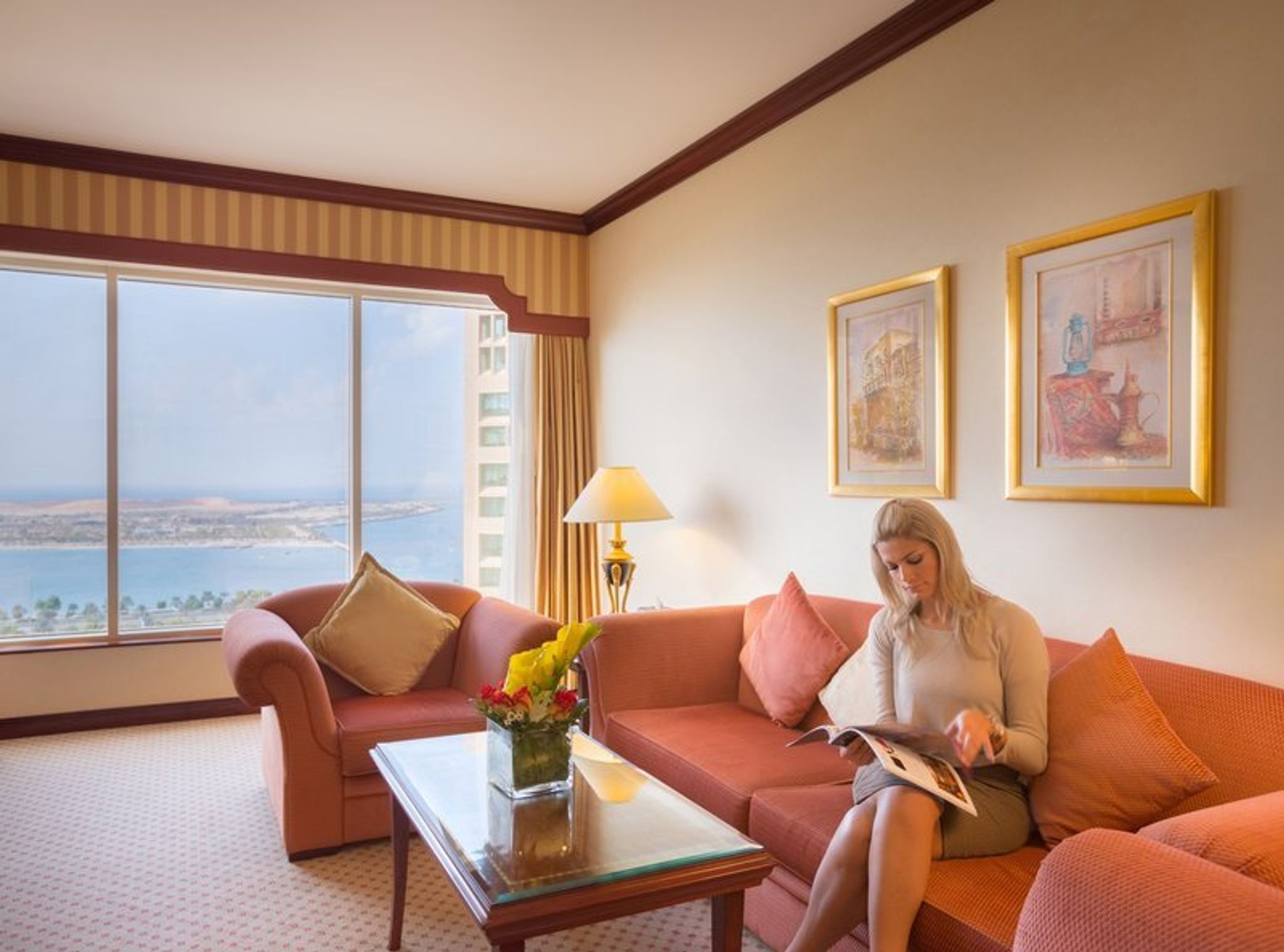 Radisson blu corniche. Корниш отель Абу Даби. Corniche Hotel Abu Dhabi 5*, ОАЭ. Конрич отель Абу Даби. Radisson Blu Hotel & Resort Abu Dhabi Corniche 5* пляж.